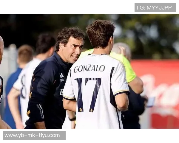 皇马留守8名一线队球员与卡斯蒂亚队员共同训练提升默契